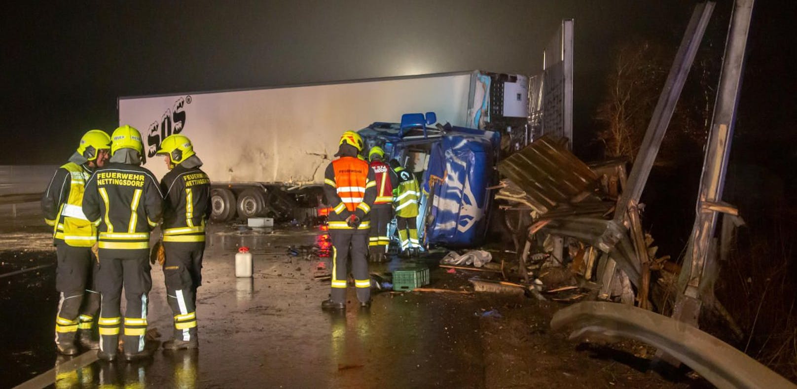 Stau nach schwerem Lkw-Unfall bei Linz