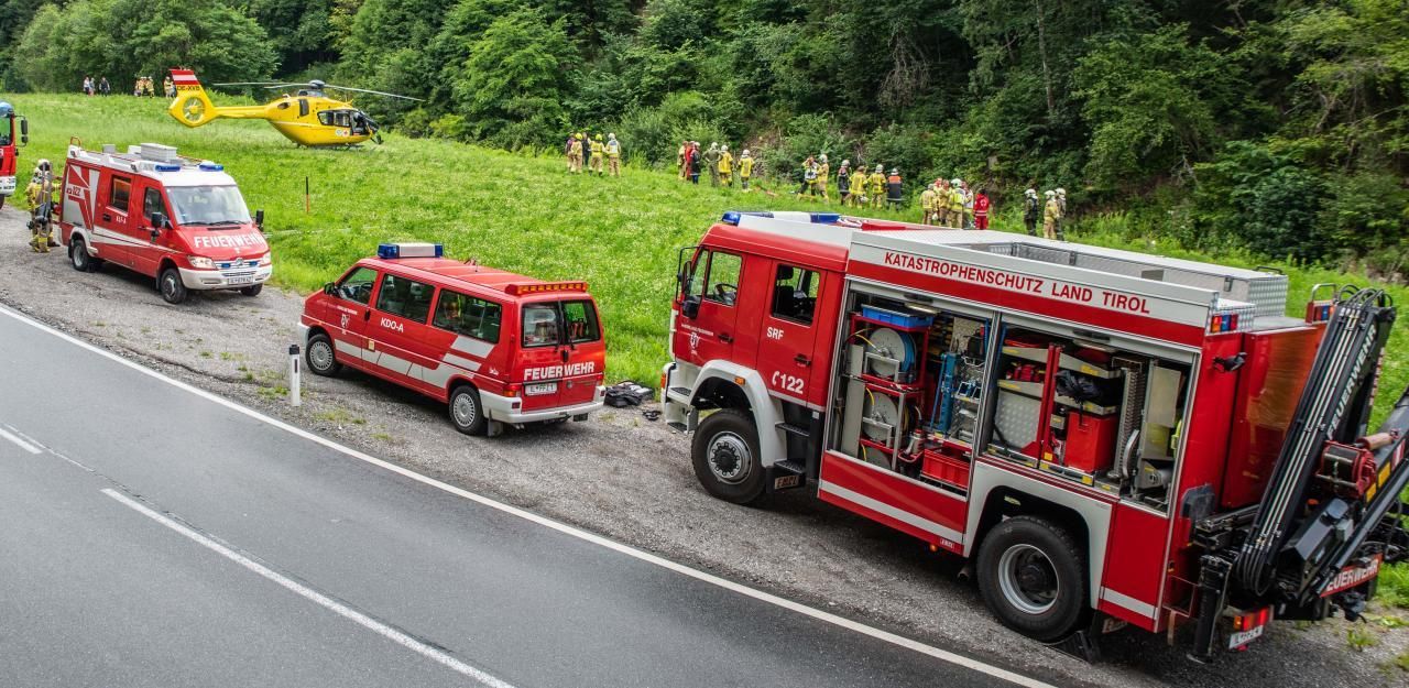 Heute.at - Mutter stürzt hinter ihrem Wohnhaus ab – tot