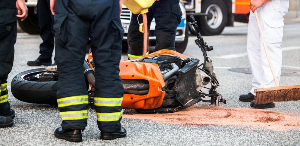 Der 28-Jährige stürzte mit seinem Bike und prallte gegen eine Leitschiene - er verstarb wenig später im Spital