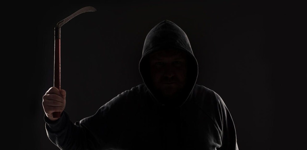 Die Täter gingen mit hoher Gewalt vor (Symbolbild). 