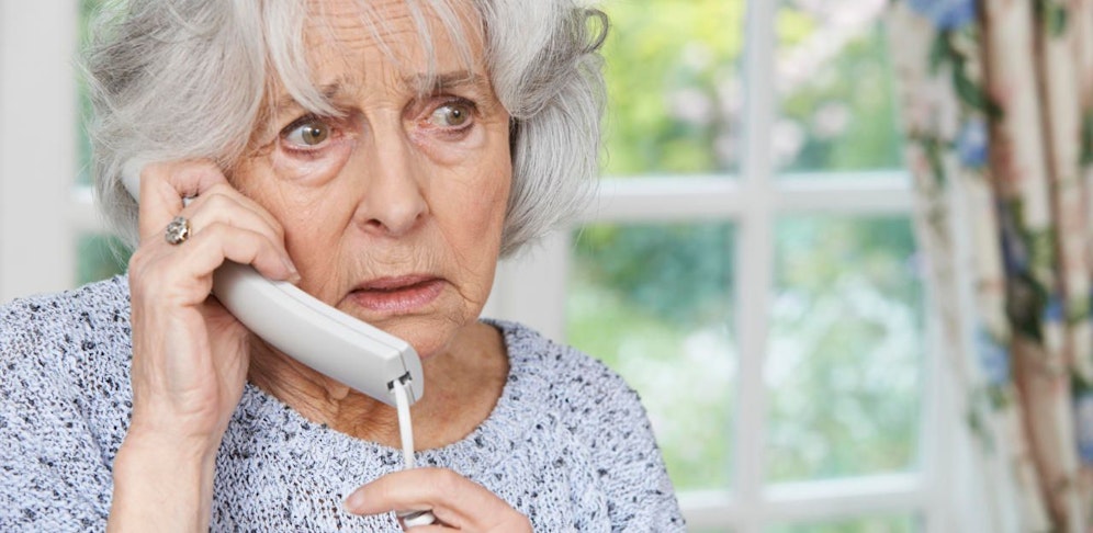 Die Polizei warnt ältere Menschen vor Anrufen von Betrügern.