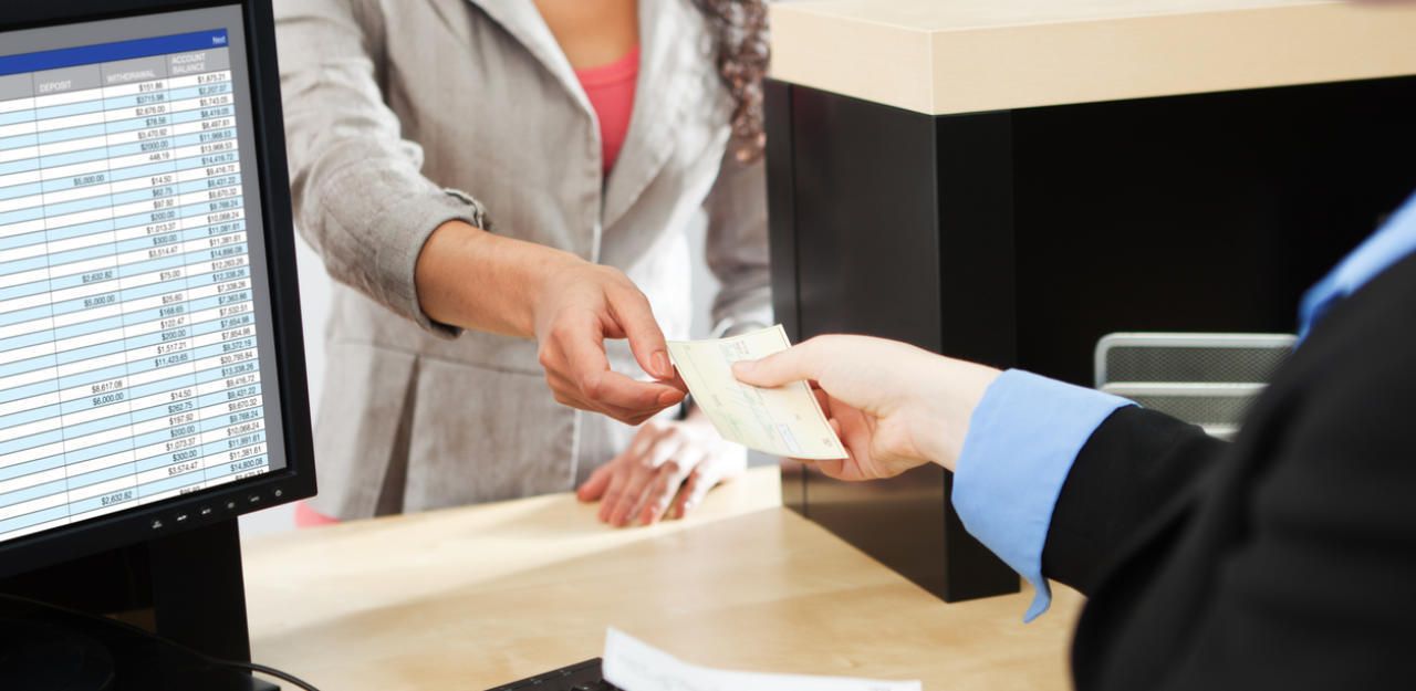 Die Frau überwies rund 4.000 Euro auf das Konto