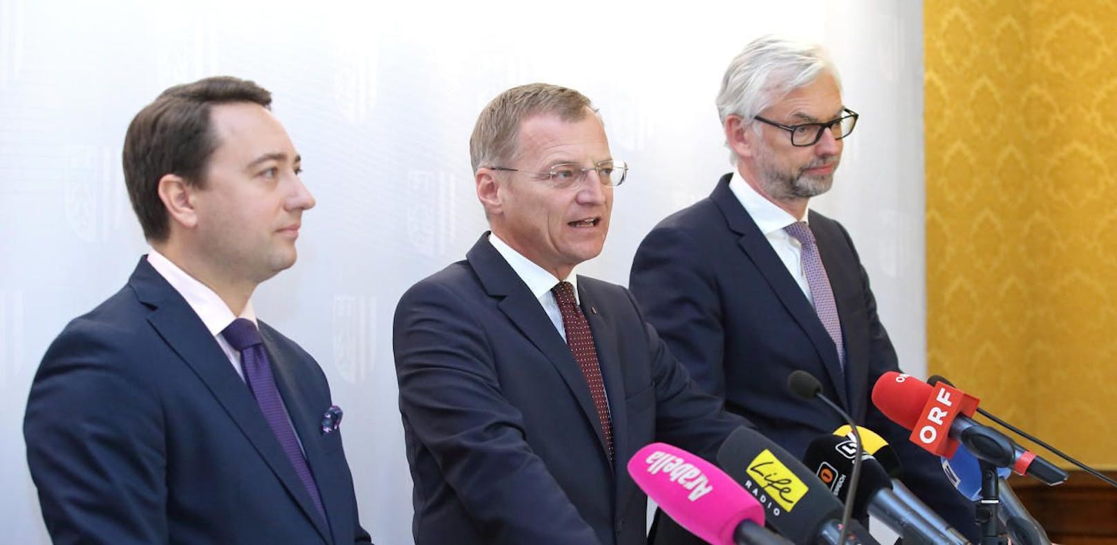 Manfred Haimbuchner, Thomas Stelzer und Michael Strugl (v.li.) stellten des Budget 2019 vor.