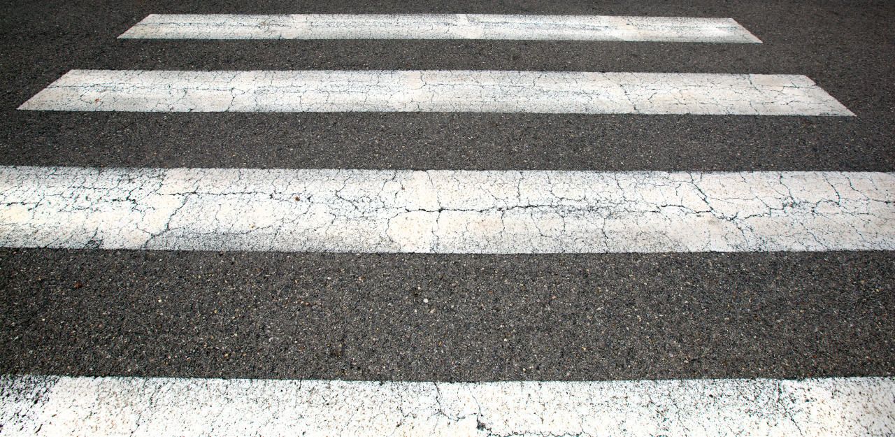 Heute.at - Biker erfasst 17-Jährige auf Schutzweg: Fahrerflucht