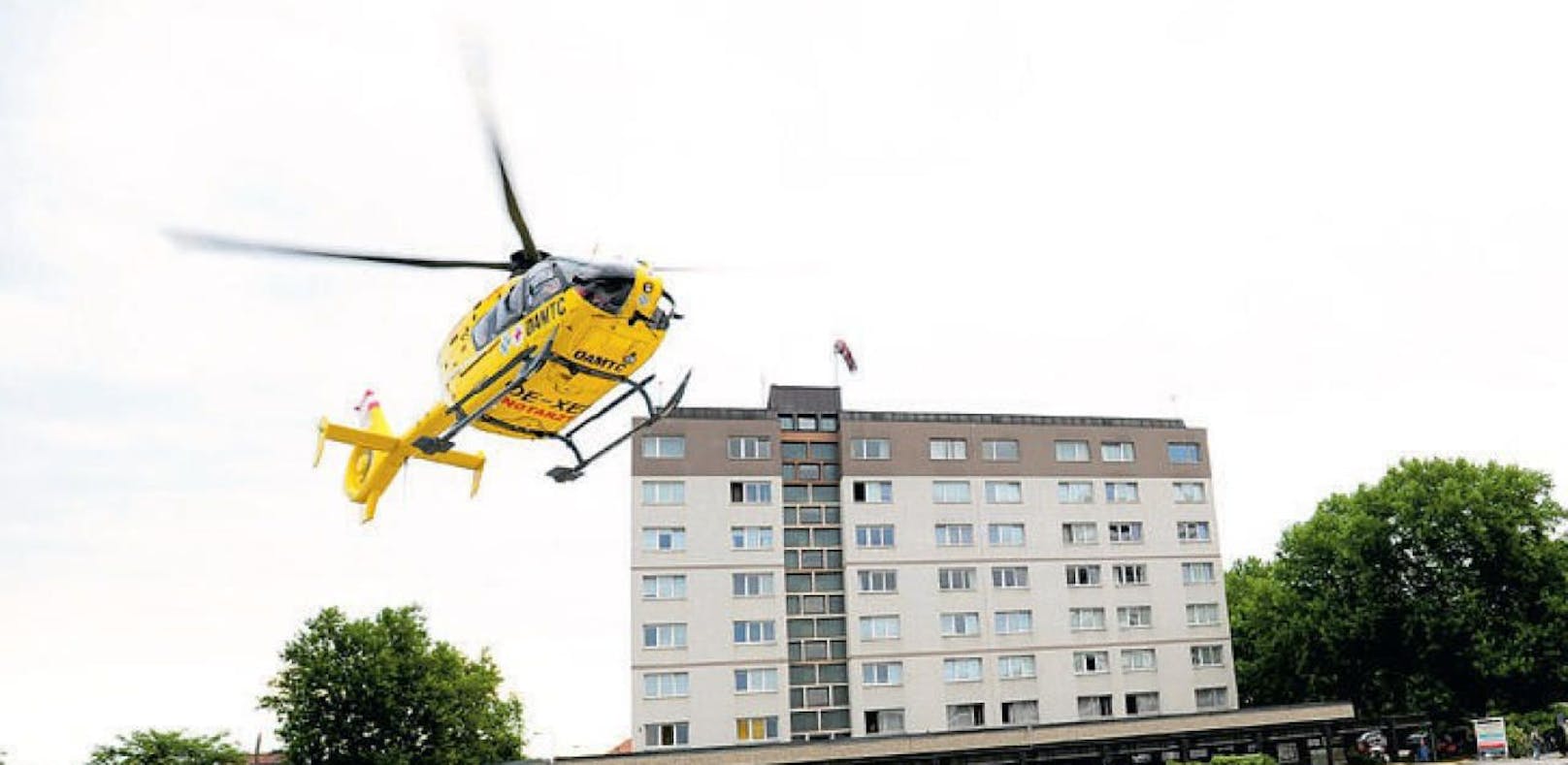 Kind stürzte aus Fenster: Per Helikopter ins Spital