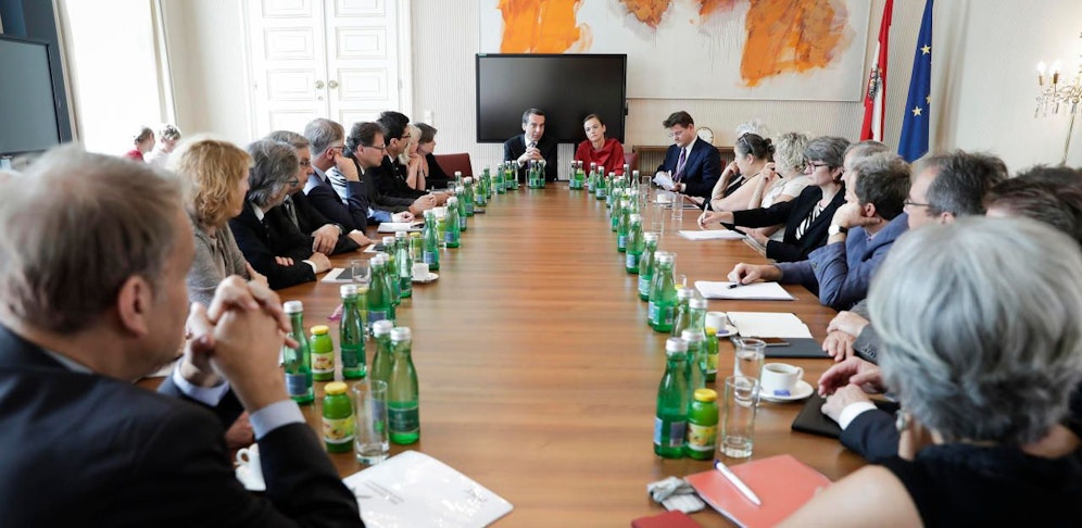 Am Dienstag empfing Bundeskanzler Christian Kern gemeinsam mit Bildungsministerin Sonja Hammerschmid Uni-Rektorinnen und -Rektoren zu einem Gespräch.