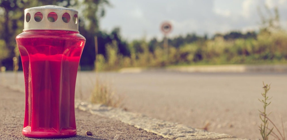 Ein Verkehrsunfall endete für einen 18-jährigen Lenker tödlich. (Symbolfoto)