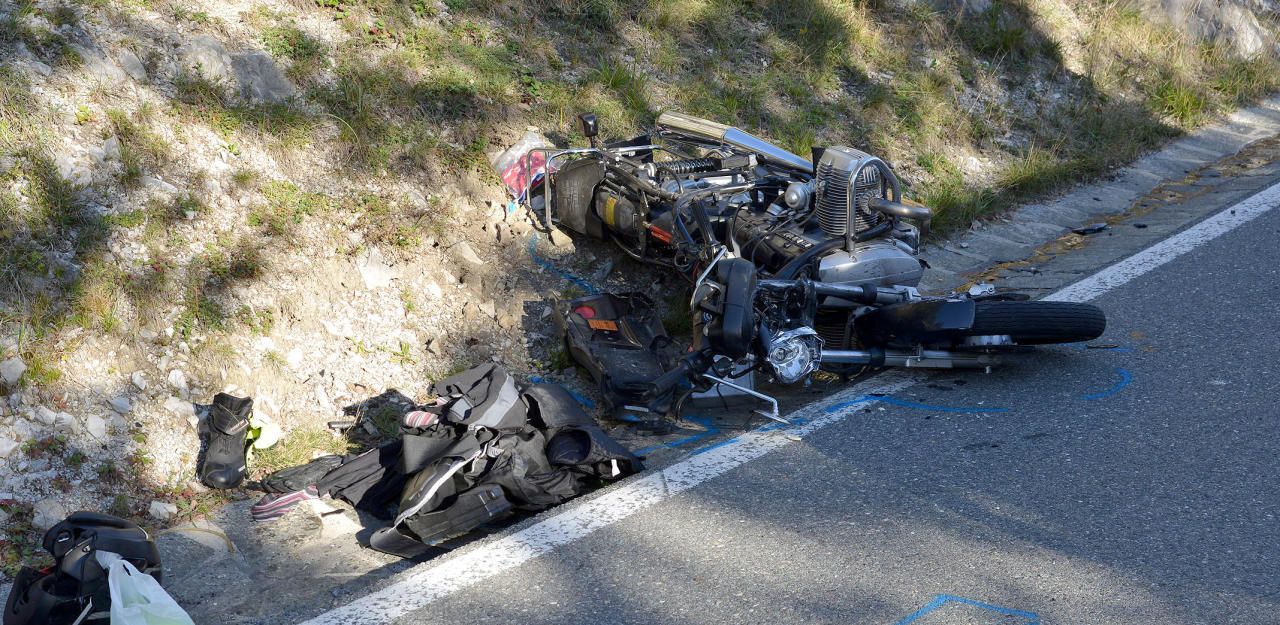 Heute.at - Deutscher Biker (79) stirbt bei Frontalcrash in Tirol