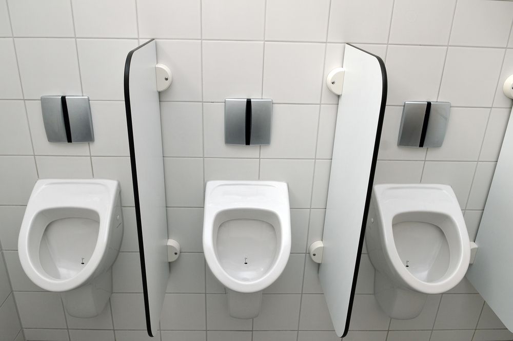 14-Jähriger begrapschte Mitschülerin auf Schulklo - Vorarlberg | heute.at