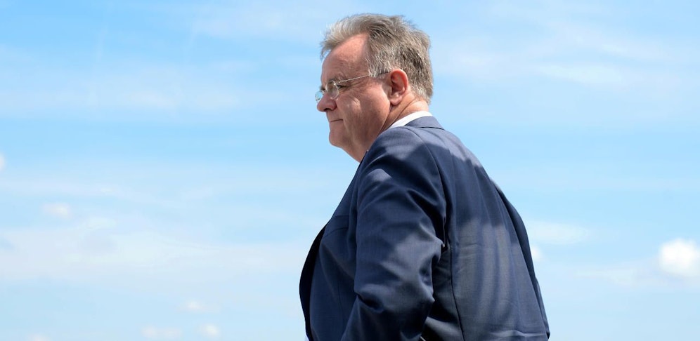 Landeshauptmann Hans Niessl (SPÖ) schaut nach vorne.