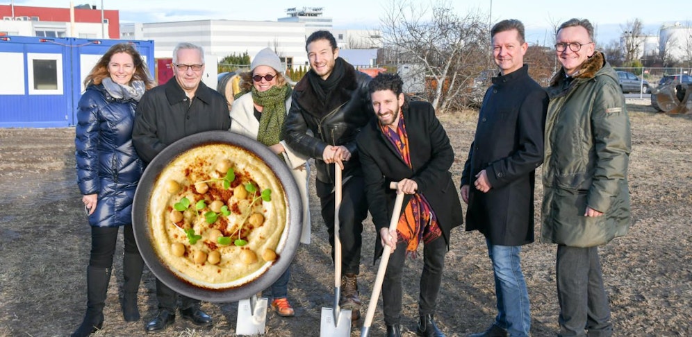 Erika Koller (nö beg), Bürgermeister Ferdinand Köck, Haya, Nuriel und Ilan Molcho, Vizebürgermeister Jörgen Vöhringer und Stefan Chalupa (nö beg). 