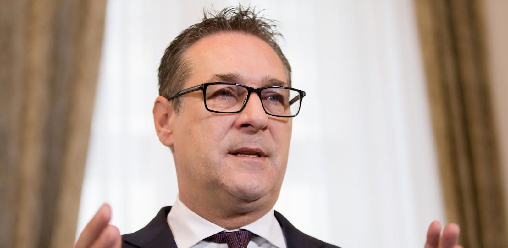 Vizekanzler Heinz-Christian Strache (FPÖ) will gegen Kopftücher in Kindergärten vorgehen.