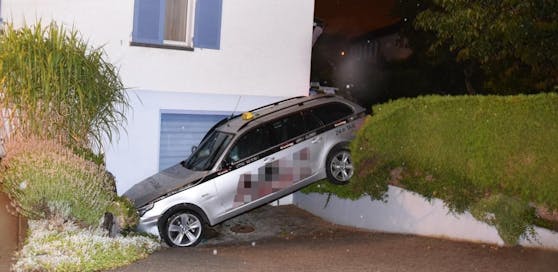 Hier endete die Irrfahrt mit dem gestohlenen Taxi. (Quelle: Kantonspolizei St.Gallen)