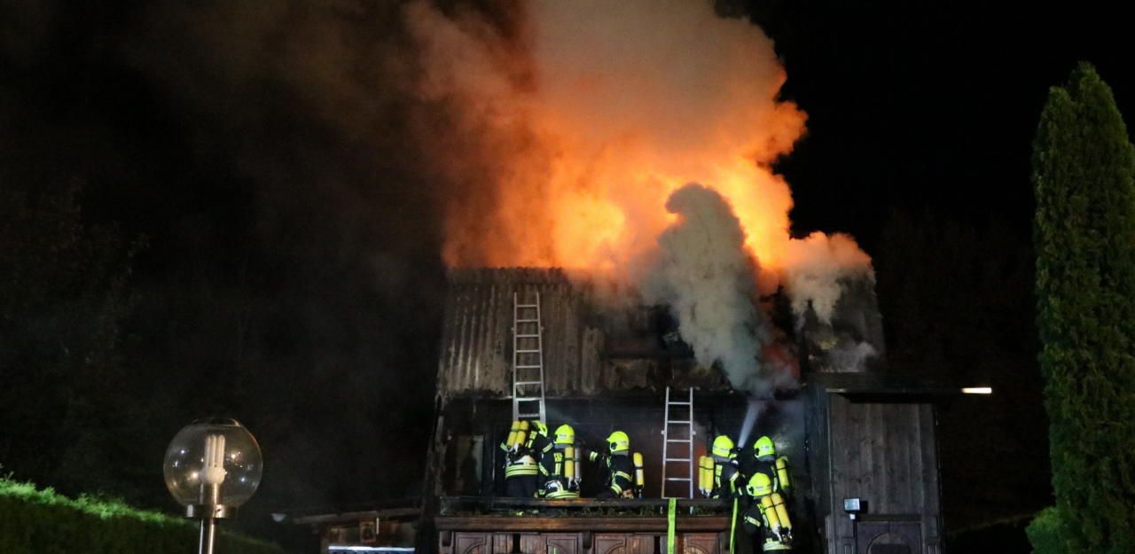 Heute.at - Feuer! Mann in Rollstuhl in letzter Sekunde gerettet
