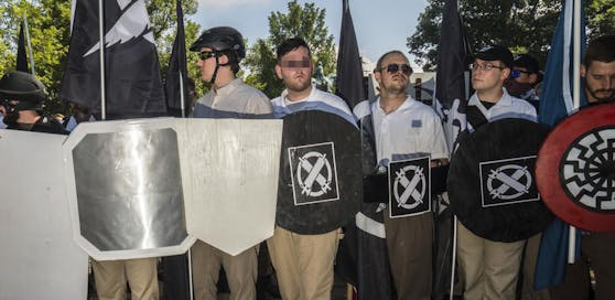 Der rechtsextreme Attentäter von Charlottesville (2.v.l.) bei einer rechten Demo.