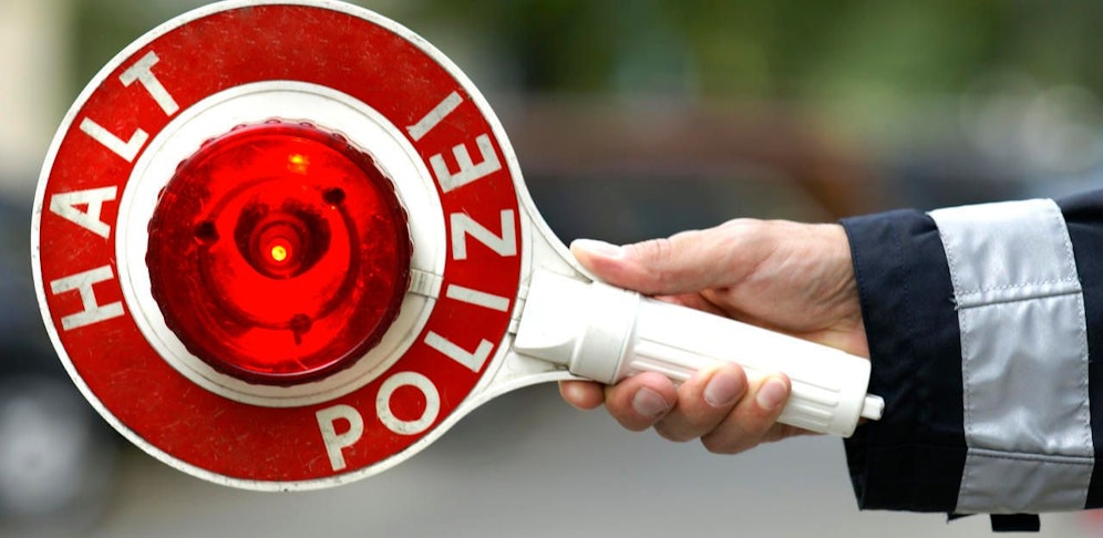 Die Polizei stoppte einen Raser. Symbolfoto