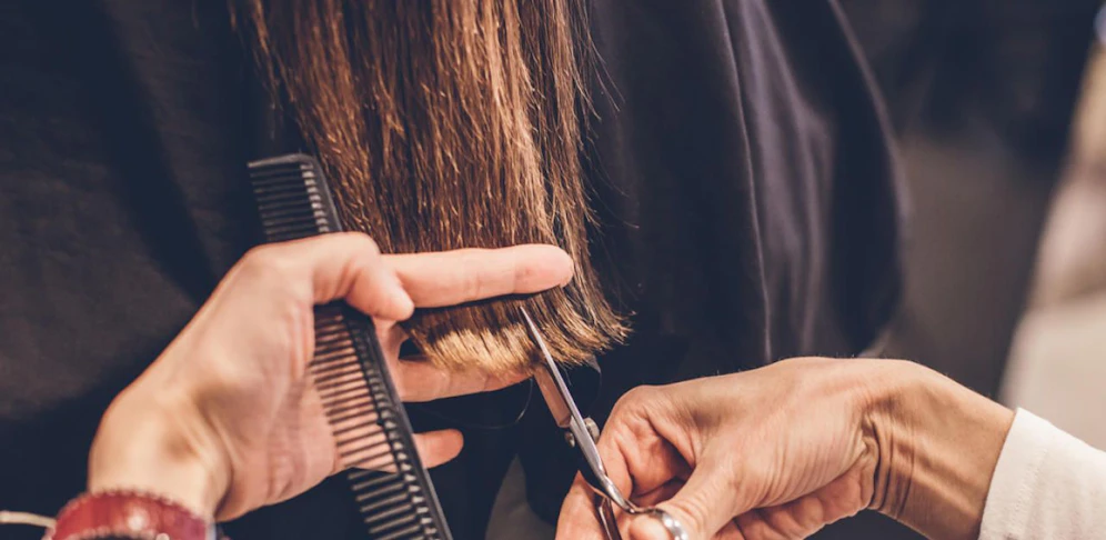 Wegen eines Friseurbesuchs sollen Touristen nach Schweden gereist sein. 