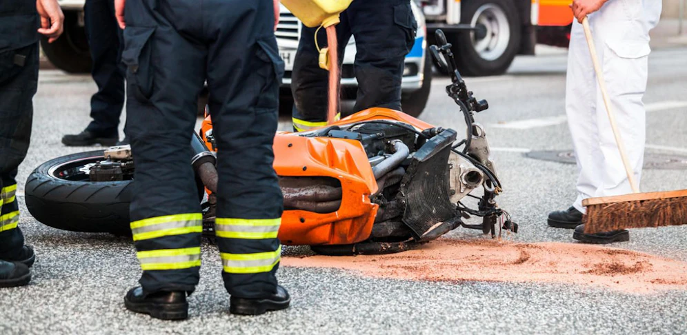 Die Motorradlenkerin wurde bei dem Unfall schwer verletzt