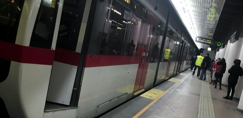 Schon in der U-Bahn seien der Frau die "lüsternen Blicke" des Mannes aufgefallen.