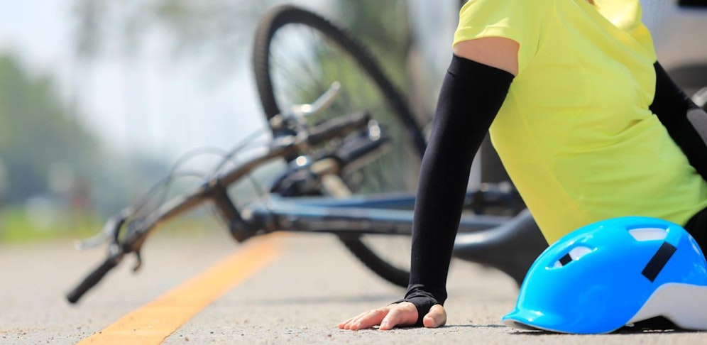 Die Frau stürzte, nachdem sie angehupt wurde.