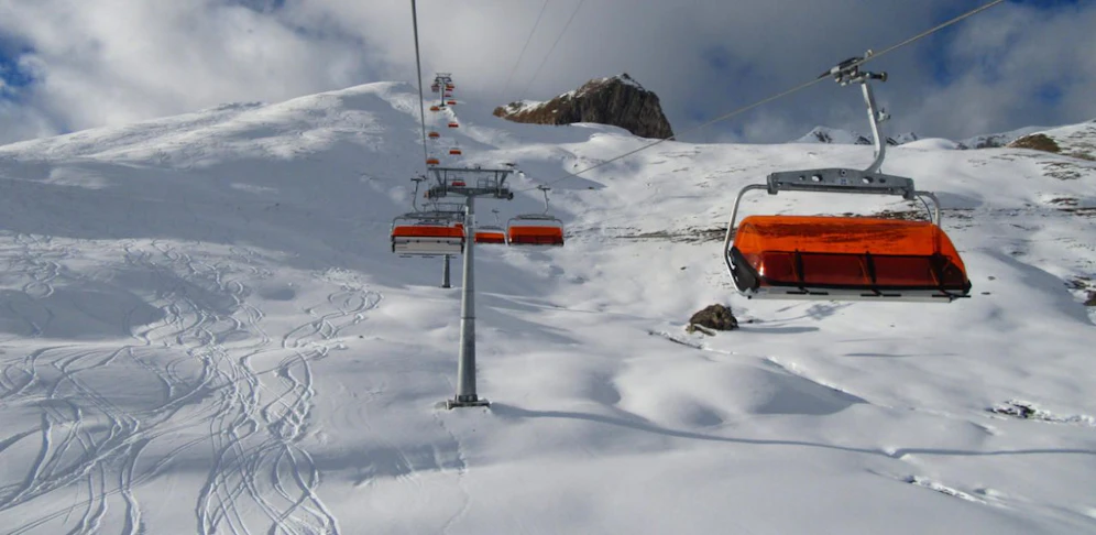 Ein Sessellift im Skigebiet Silvretta-Arena in Ischgl (Tirol) und Samnaun (Schweiz).