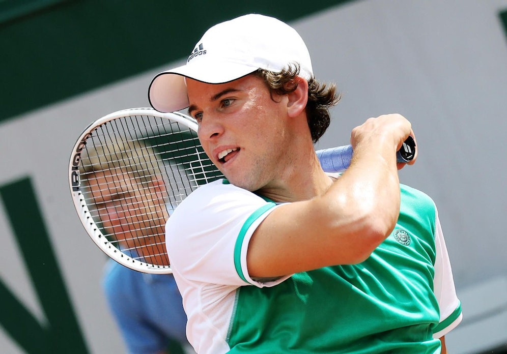 Thiem zog in grün-weißer Montur bei den French Open in Runde zwei ein.