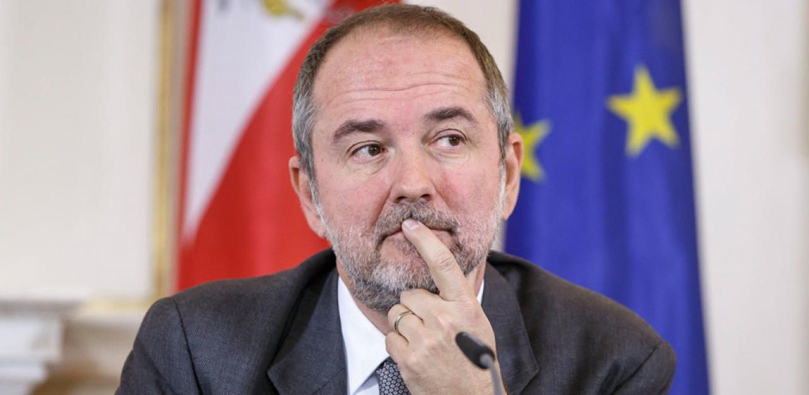 Ex-Kanzleramtsminister Thomas Drozda (SPÖ) will Aufklärung über die Wanzen in seinem Ex-Büro.