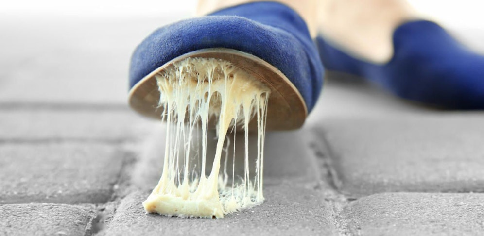 Wer einen Kaugummi wegwirft, soll in OÖ bald 50 Euro Strafe bezahlen.