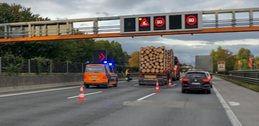 Ein Lkw-Unfall auf der A1 bei Ansfelden legte den Frühverkehr rund um Linz fast völlig lahm.