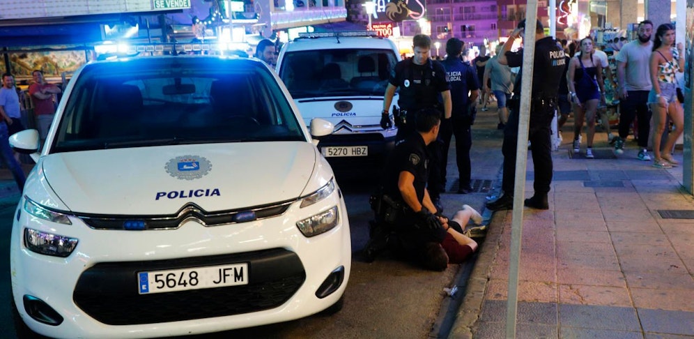 Die Polizei hat vier Männer festgenommen.