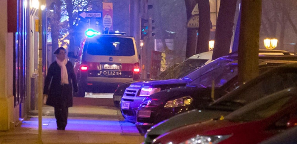 Der mutmaßliche Täter wurde von der Polizei festgenommen (Symbolbild)