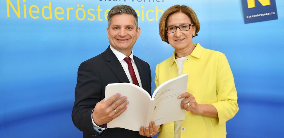 Maurice Androsch und Johanna Mikl-Leitner präsentierten den Gesundheitsbericht 2016 für NÖ.