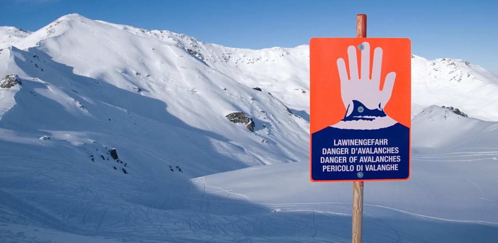 In den Seckauer Tauern (Bezirk Murtal) verletzte eine Lawine einen 29-jährigen Skitourengeher.