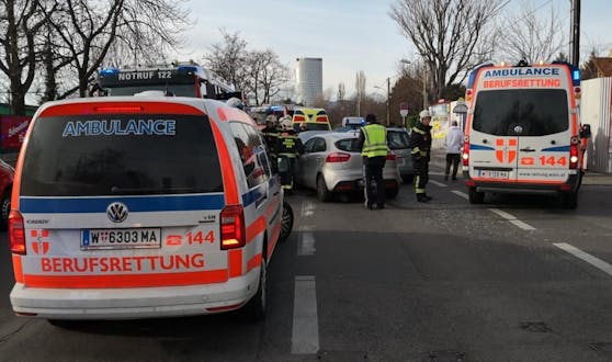 An der oberen Alten Donau in Floridsdorf sind zwei Pkw aus unbekannter Ursache kollidiert.