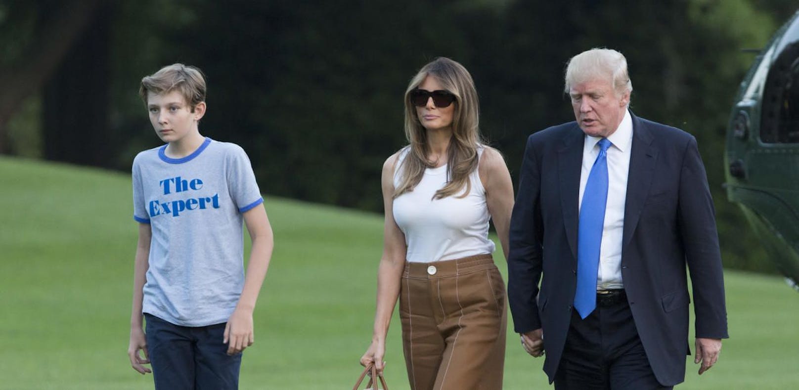 &quot;Experte&quot; Barron Trump mit seiner Mama Melania und Papa Donald Trump bei seiner Ankunft im Weißen Haus.