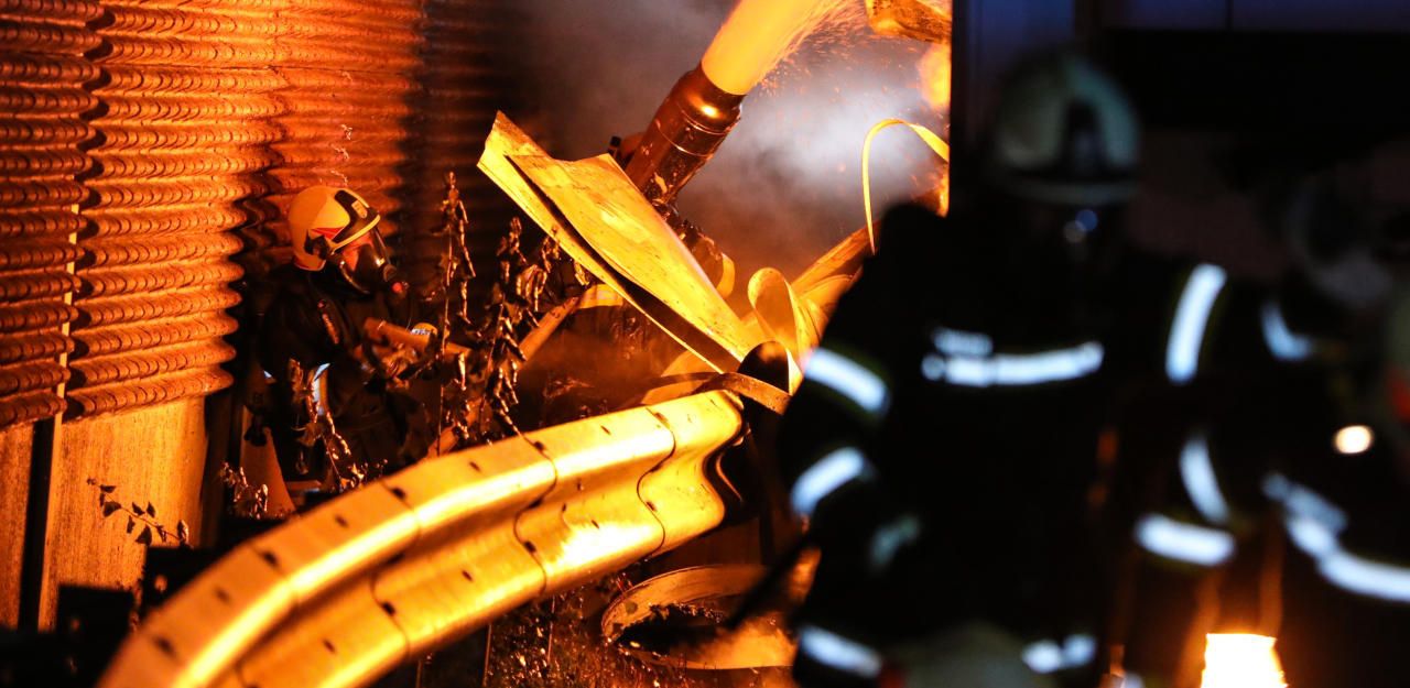 Heute.at - Lkw mit Brombeeren brannte während der Fahrt