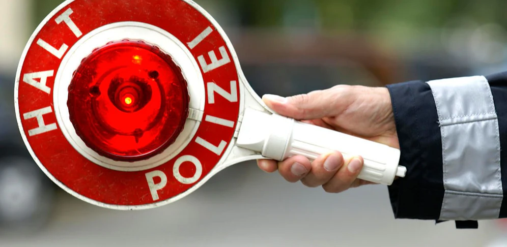 Die Polizei stoppte einen Raser.