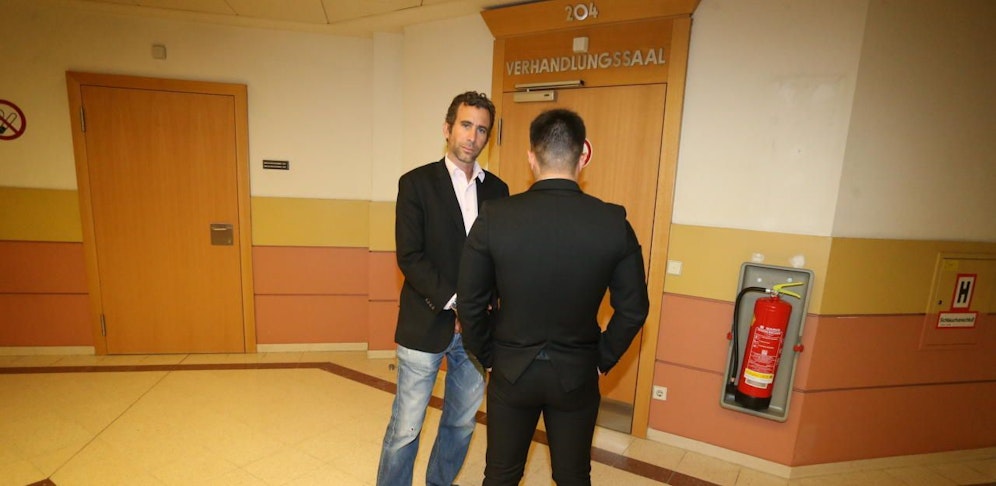 Verteidiger Philipp Winkler mit Ahmed Y.