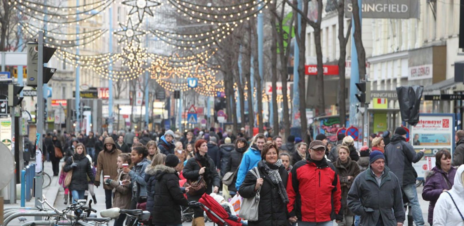 Weihnachtsshopping auf der Mariahilfer Straße.