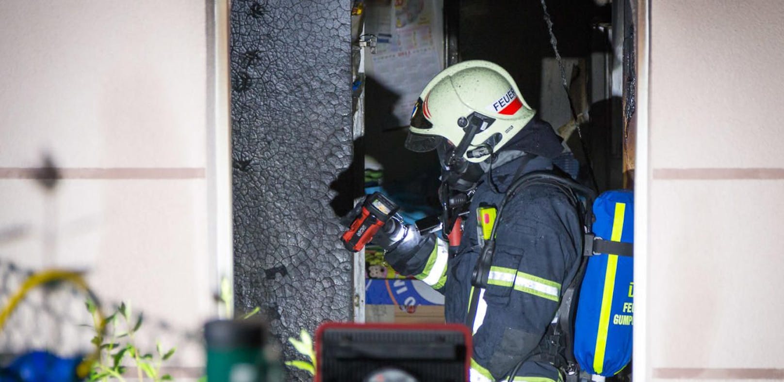 Brand in Küche: Vater rettet Frau, Kinder & Baby