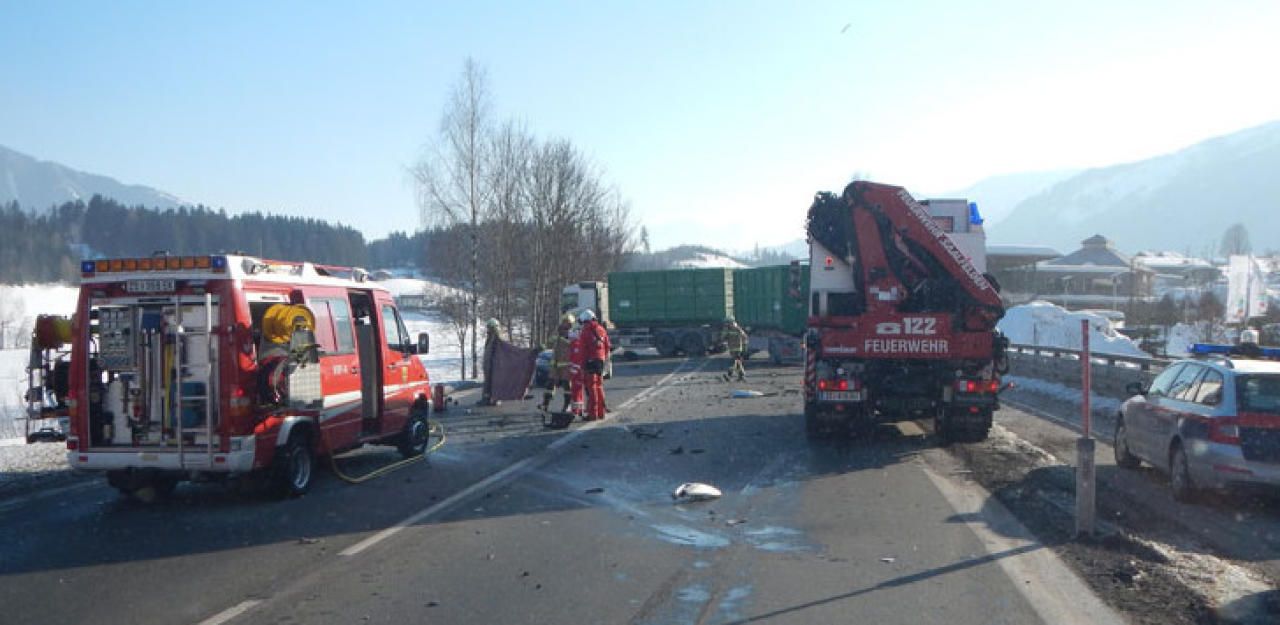 Heute.at - Pkw-Lenker stirbt bei Frontalcrash mit Lkw