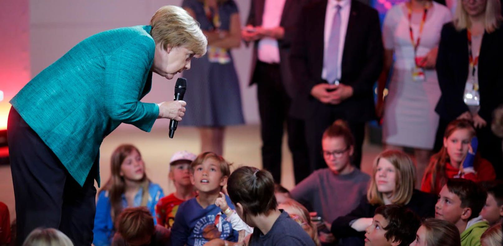 Merkel stellte sich Kinderfragen.
