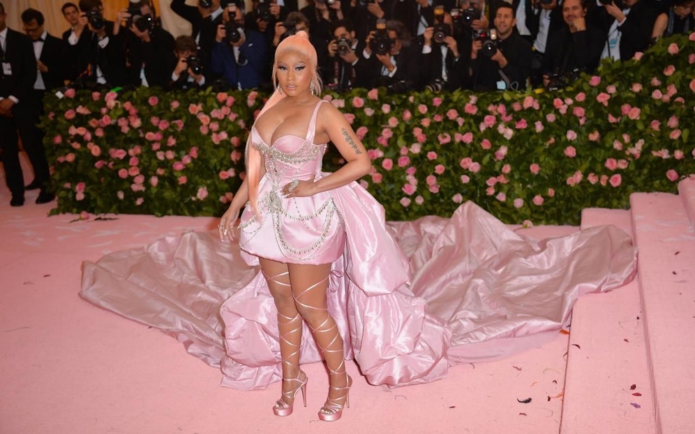 "Wir leben in einem Zeitalter, in dem Frauen sich nicht mehr schlecht fühlen sollten, wenn sie nicht mehr so dünn sind wie früher," so Nicki Minajs Botschaft zu ihrer Mode-Kollektion. 