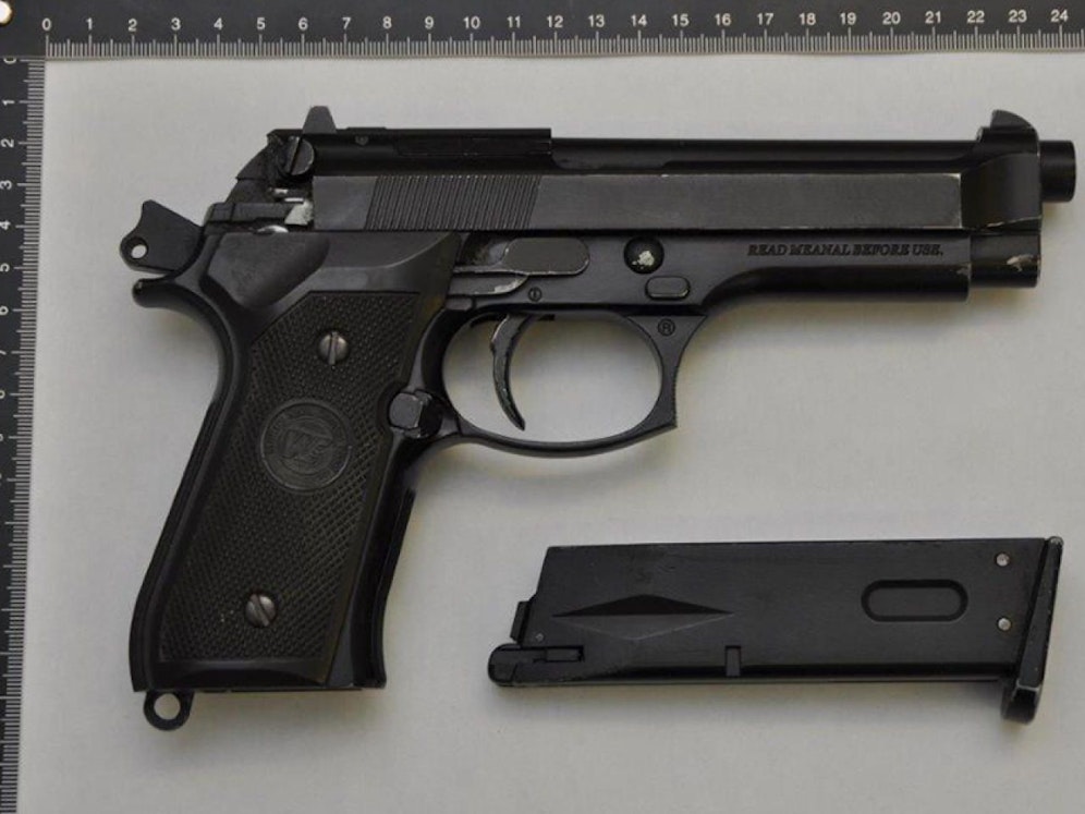 Mit dieser Softgun wollten die verhinderten Bankräuber die Kassiererin bedrohen.