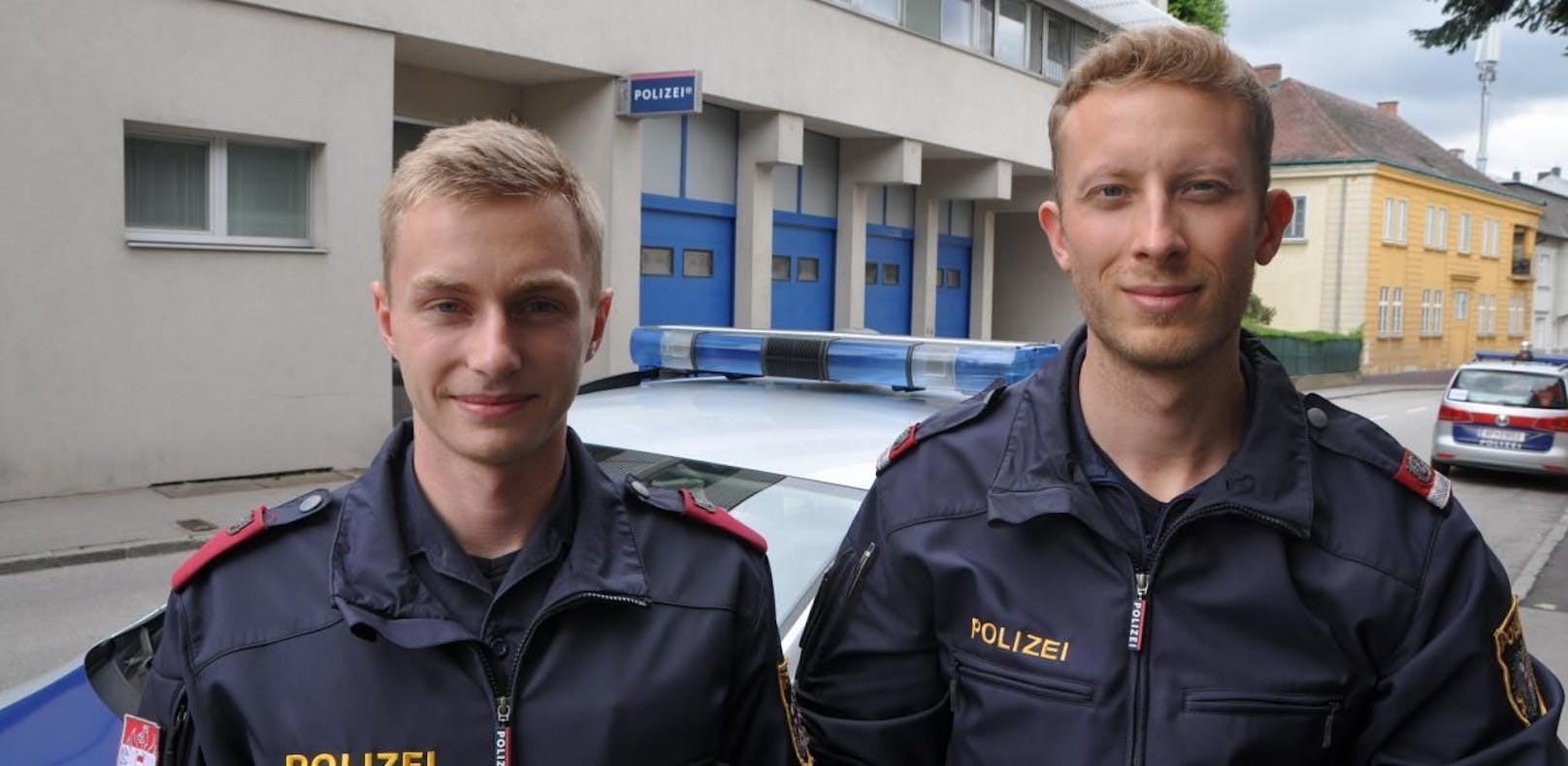 Aspirant Markus H (li.) und Inspektor Nikolaus H. (re.) vor der Polizeidienststelle in Klosterneuburg.