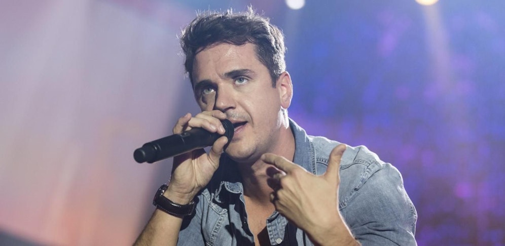 Der Schweizer Soulsänger Jan Dettwyler alias Seven live bei "Energy Stars For Free" im Hallenstadion, Zürich, am 23 November 2012. 