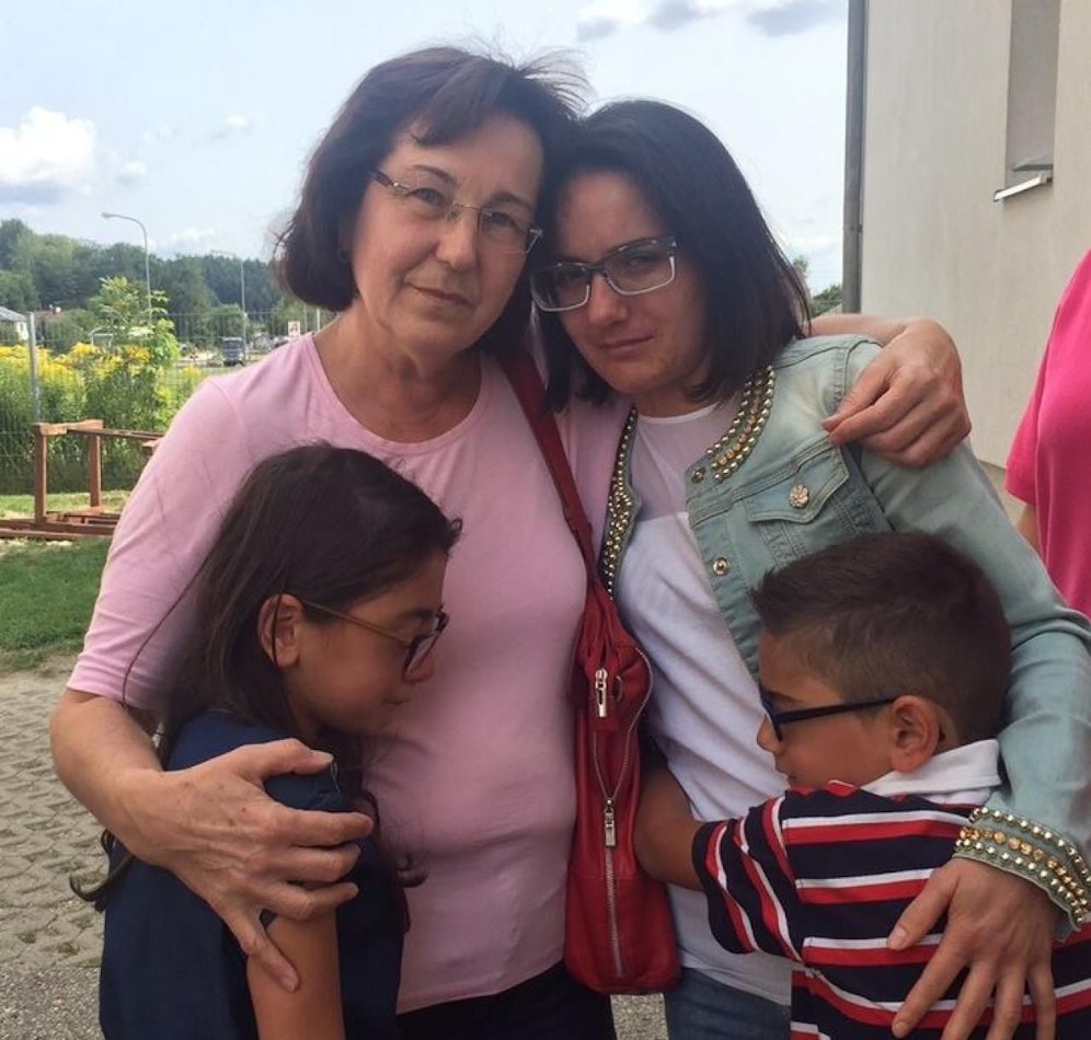 Narines Mann wurde vor wenigen Wochen in Oberösterreich begraben. Die Familie sollte abgeschoben werden, darf nun doch bleiben.