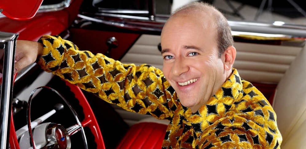 Andy Lee Lang muss als Fahrer jobben.