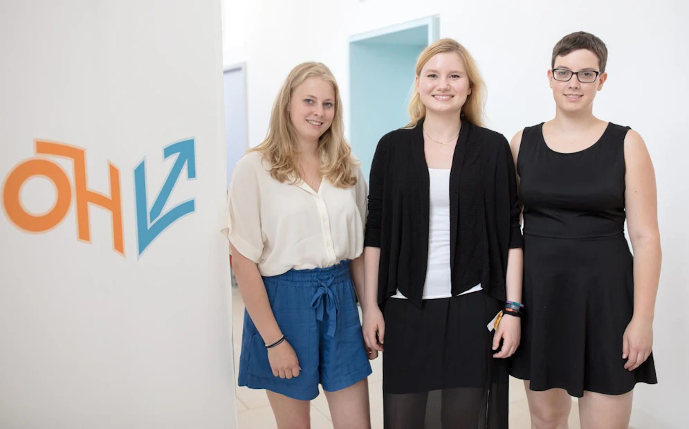 ÖH-Vorsitzende Johanna Zechmeister (FLÖ), 1. Stellvertreterin Marita Gasteiger (GRAS, R) und 2. Stellvertreterin Hannah Lutz (VSStÖ, L) am Freitag, 23. Juni 2017, im Rahmen einer PK mit dem frisch gewählten ÖH-Vorsitzteam in Wien.