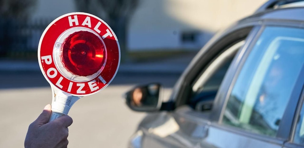 Bereits 15 Mal war ein 59-jähriger Lenker aus Ried ohne Schein erwischt worden. (Symbolbild).